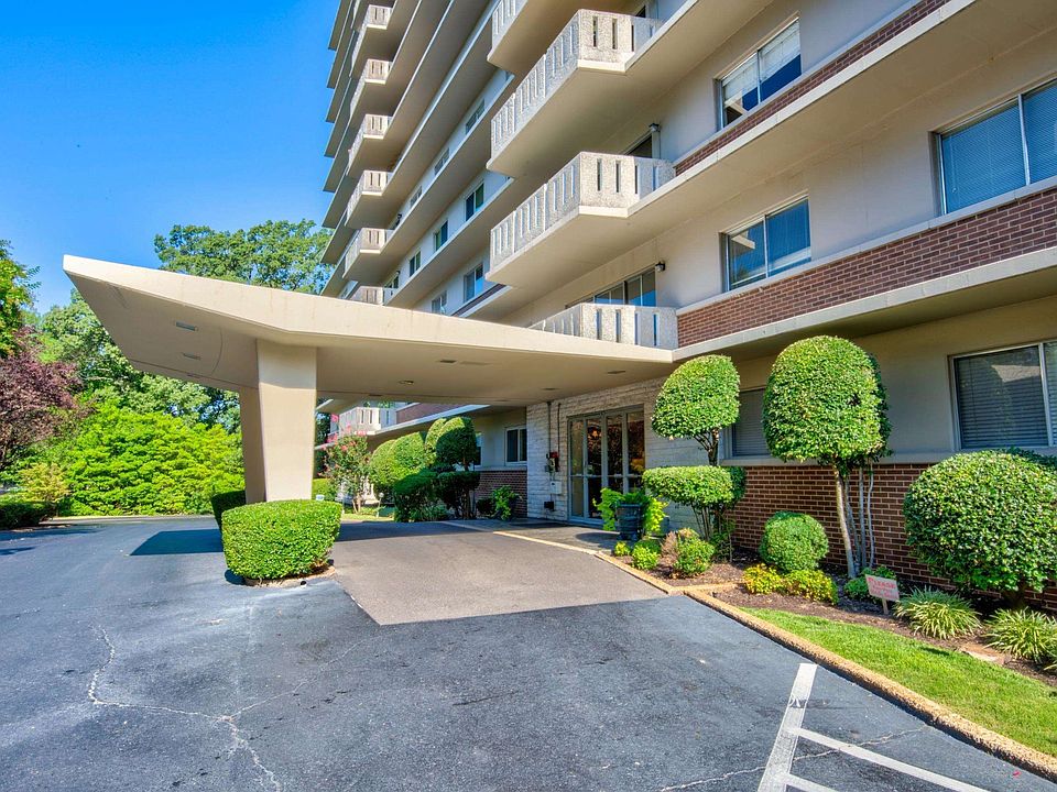 1st image of 1960 Parkway Ave #811