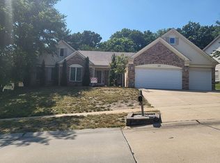 355 Turnberry Place Dr, Ballwin, MO