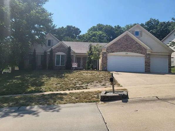 355 Turnberry Place Dr, Ballwin, MO 63011