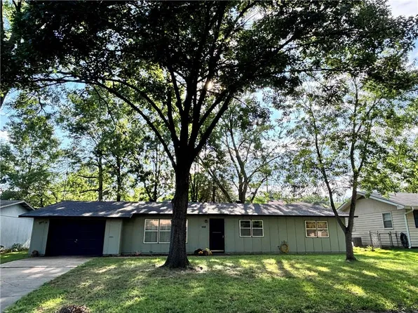 468 N Garfield St, Bonner Springs, KS 66012