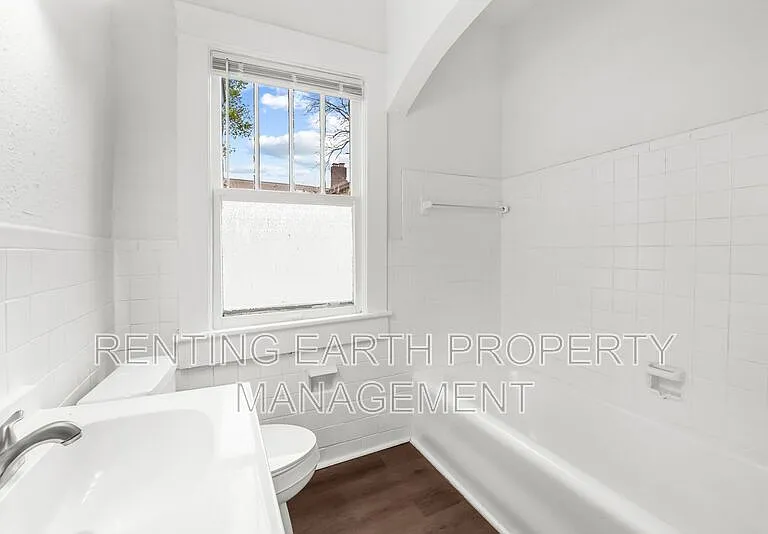 1635 43rd St — Photo 12