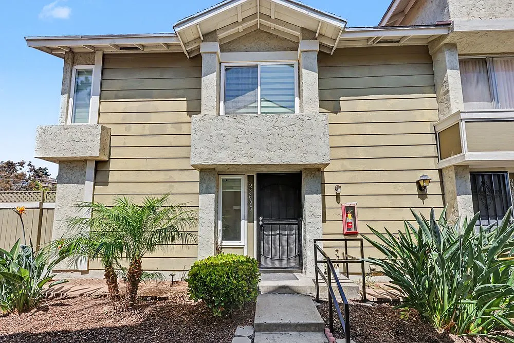 3 bed, 1183 sqft, $3,500 — Photo 1