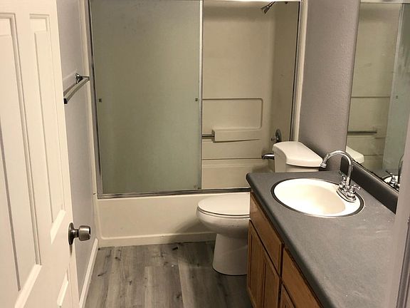 4th image of 2102 27th St #2106