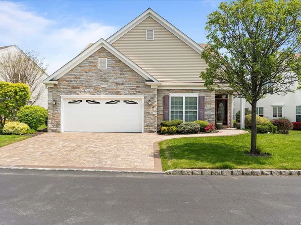 20 Louden Loop #20, Mount Sinai, NY 11766