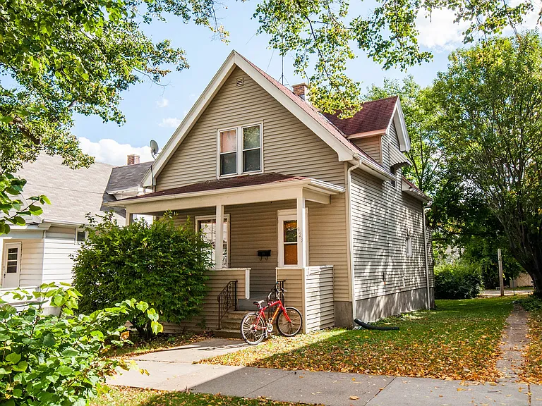 916 Vilas Ave — Photo 7