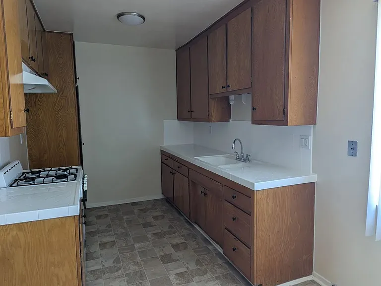 1365 Orange Grove Ave #8 — Photo 5