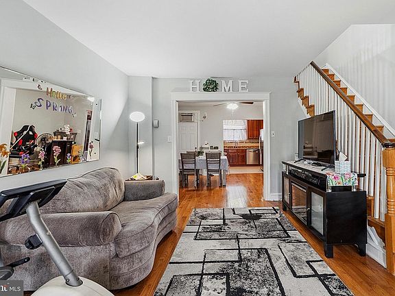 4th image of 529 E Clarkson Ave