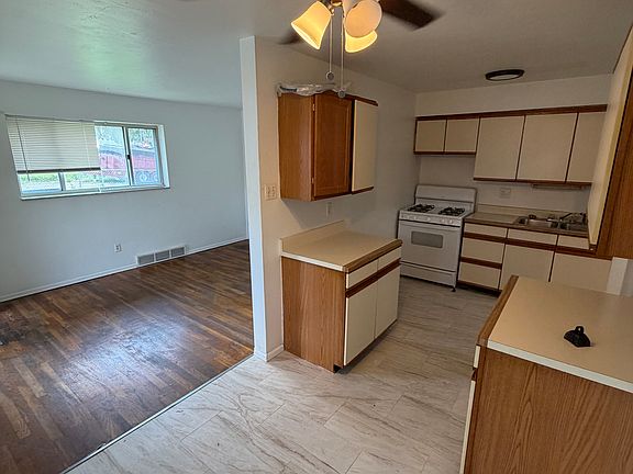3rd image of 3852 Illinois Ave Unit B