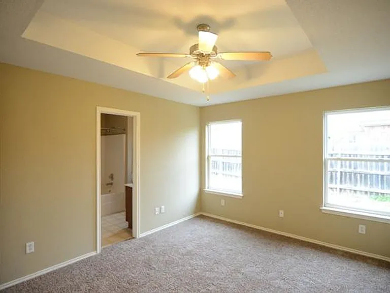 2810 Bastion Loop — Photo 9