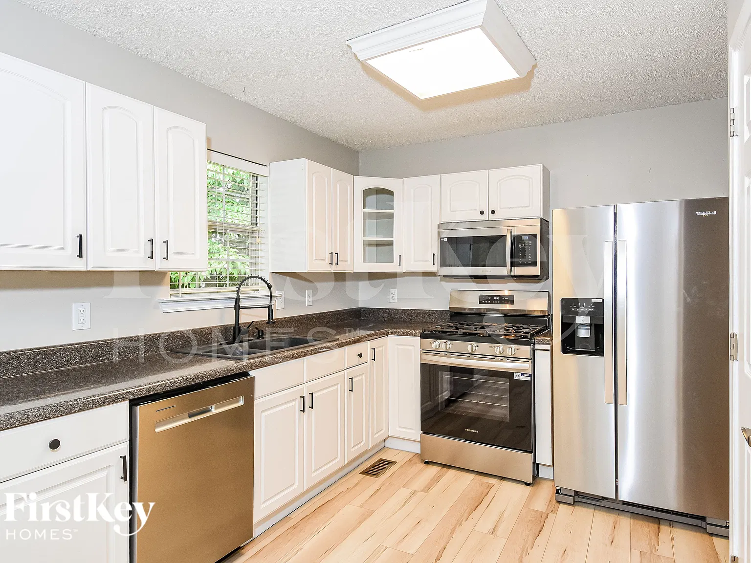 4 bed, 3.0 bath, 1796 sqft, $2,360 — Photo 4