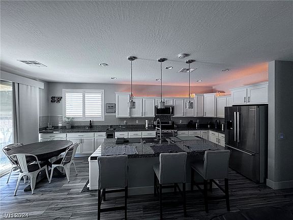 4th image of 271 Walkinshaw Ave