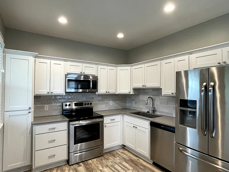 339 N 35th Ave — Photo 3