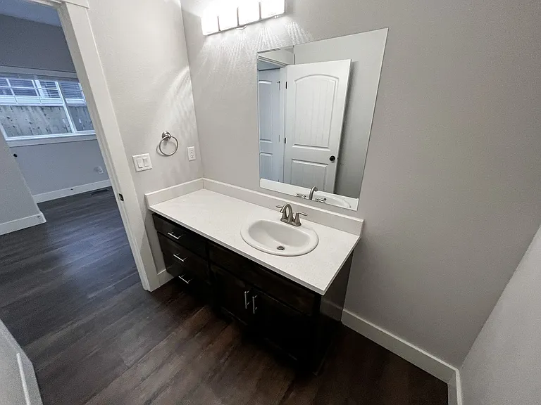 5727-5729 Honey Bee St S — Photo 11