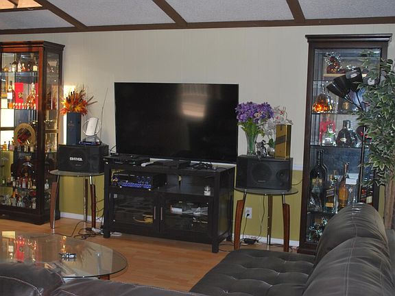 5th image of 121 Chateau La Salle Dr