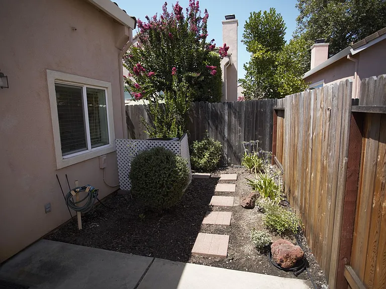 8 Constantine Ct — Photo 20