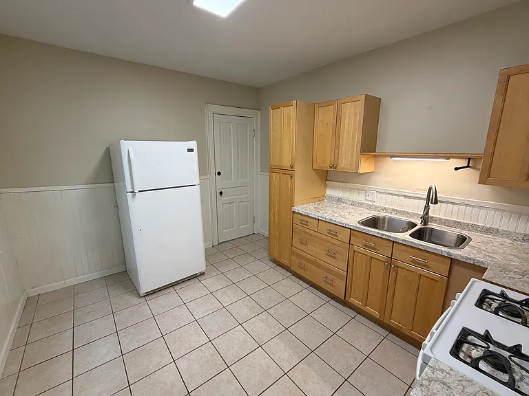 37 Bremen St — Photo 10