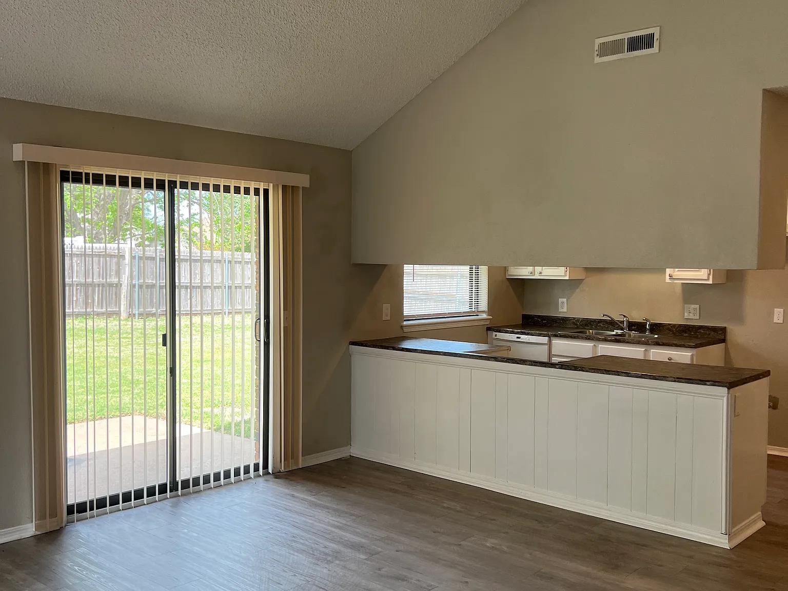 8113 Cinnamon Teal Dr. Oklahoma City, OK 73132 — Photo 4