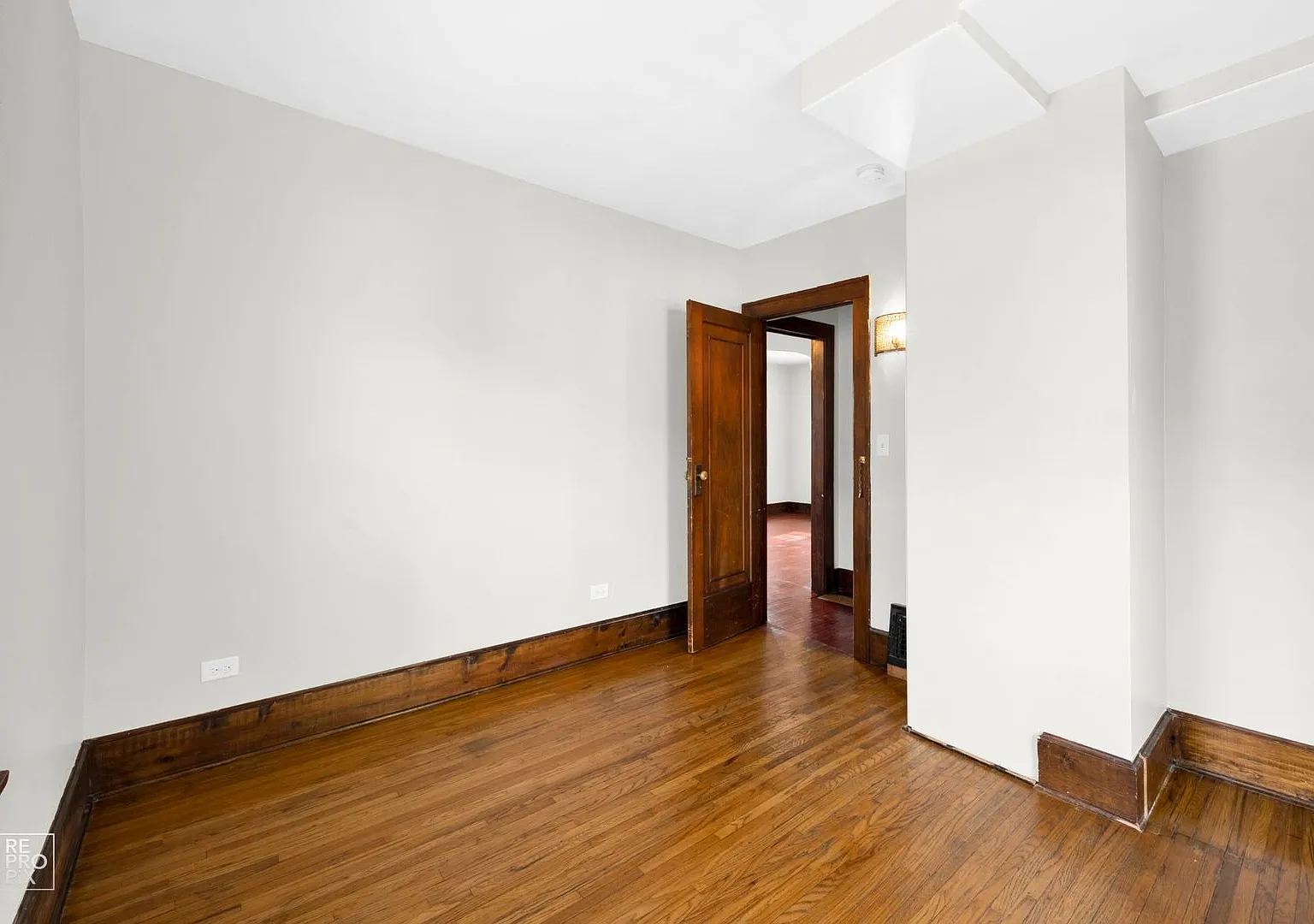 Three Bedroom Home Near Aurora University — Photo 4