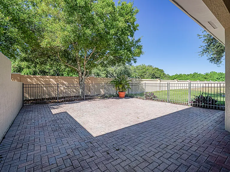1965 Bridgepointe Cir #84 — Photo 38