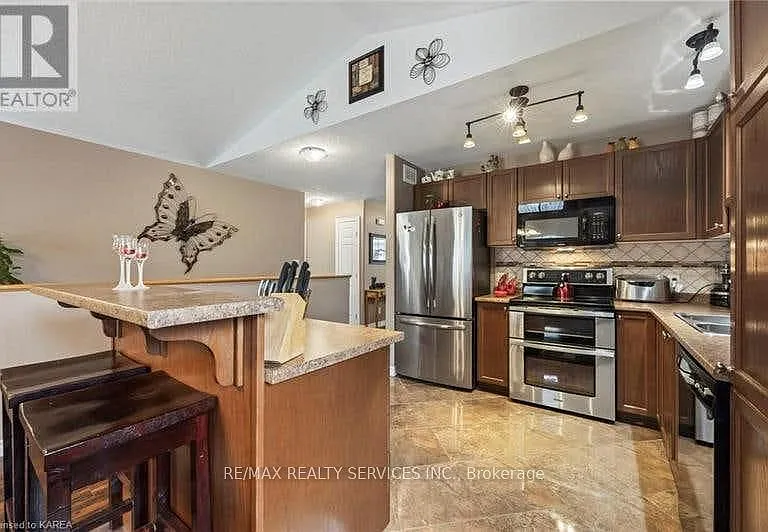 172 Macdougall Dr — Photo 12