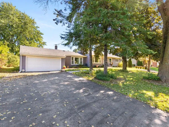 452 Riverview DRIVE, Grafton, WI 53024