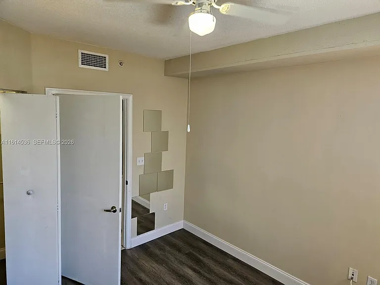 2775 Ne St #187 — Photo 6