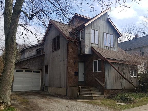 3rd image of 591 Lloyd St