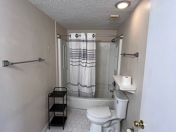 4th image of 900 19th Ave S #5XX