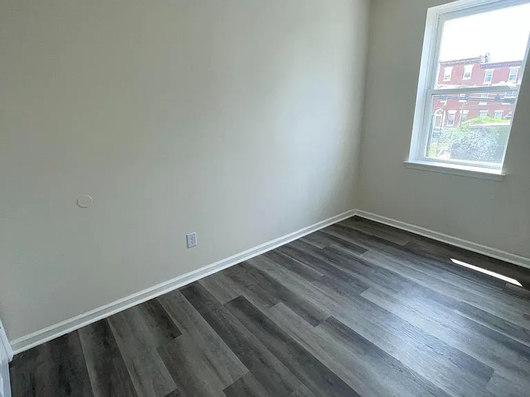 2519 N Mutter St — Photo 4