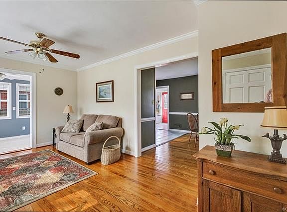 4th image of 1204 Elmhurst Dr