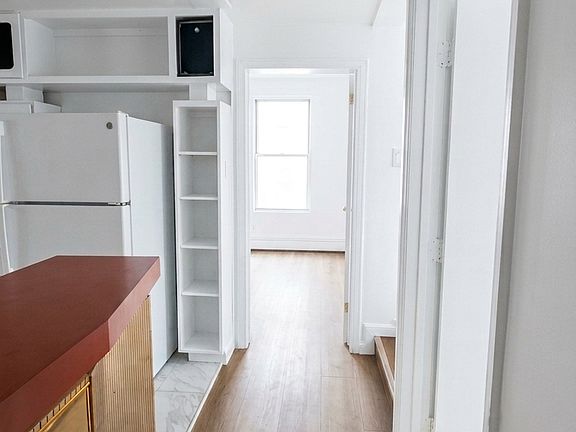 4th image of 927 Jennings St APT 5