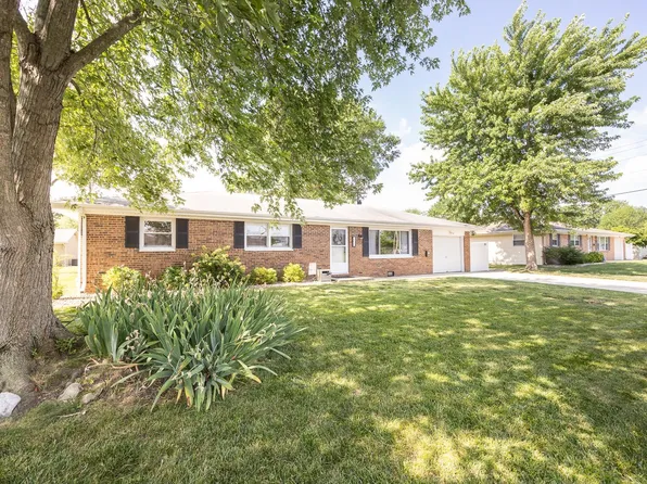 300 Impala Dr, Mascoutah, IL 62258