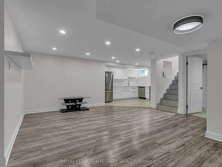 924 Rex Ave — Photo 12