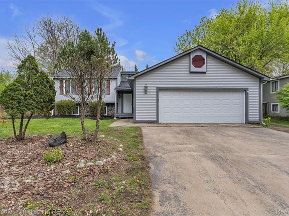 2nd image of 854 Estes Ct