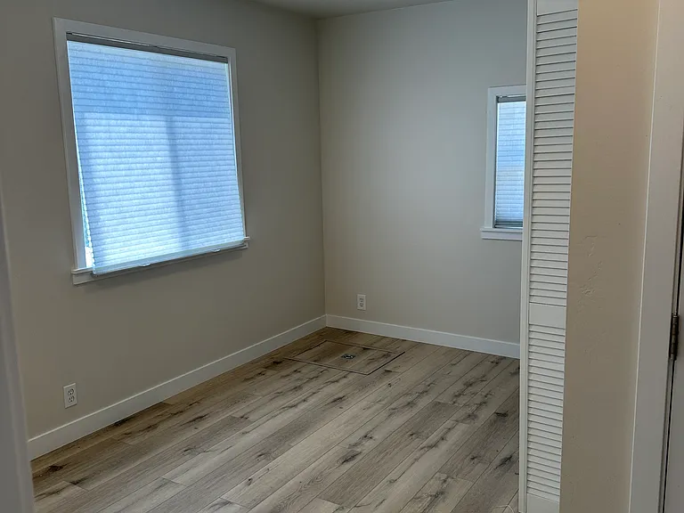 683 W 6th Ave — Photo 21