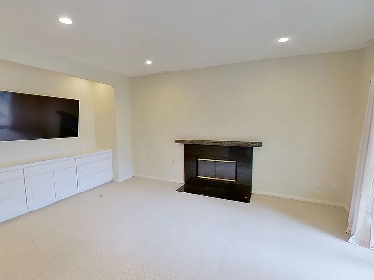 12 Touran Ln — Photo 8