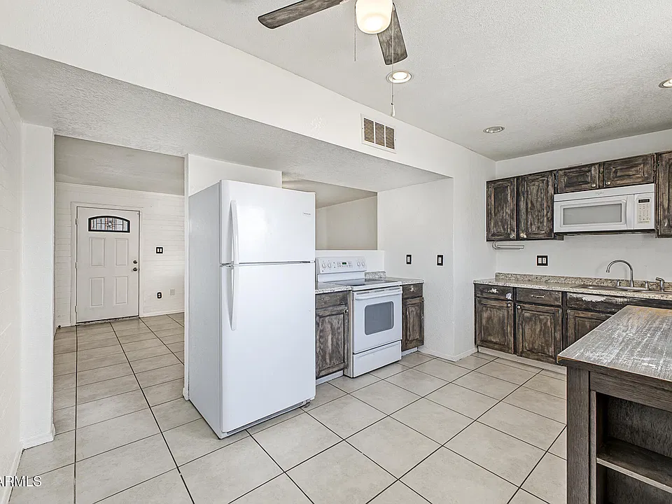 919 E Vineyard Rd