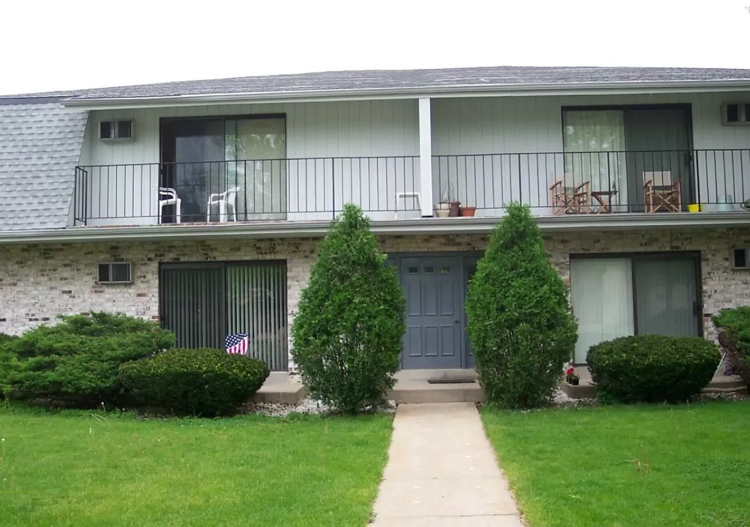 2 bed, 900 sqft, $1,100 — Photo 1