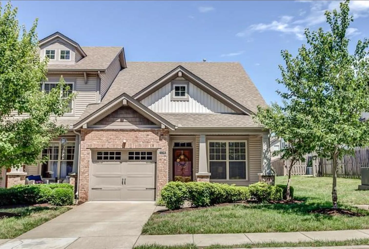 3 bed, 2.5 bath, 1758 sqft, $2,100 — Photo 1