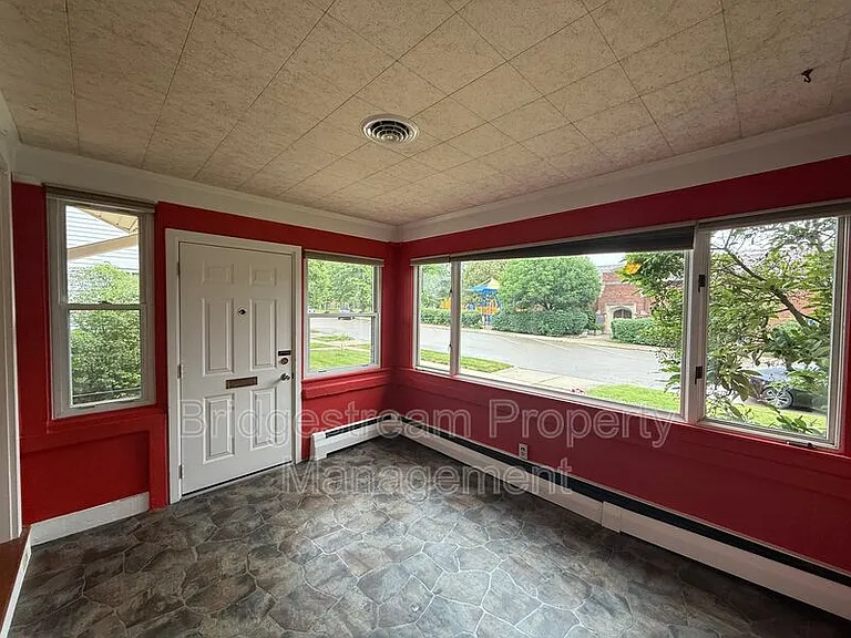 56 Telford Ave — Photo 2