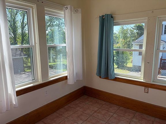 5th image of 1420 Woodbury Ave