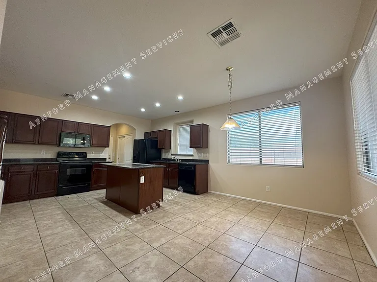 8303 S 47th Ln — Photo 13