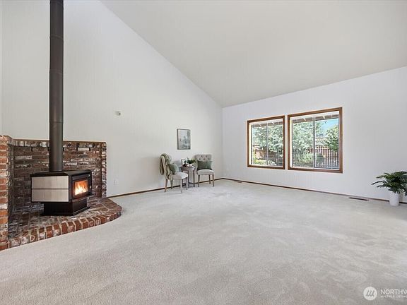 5th image of 4711 Maple Ave