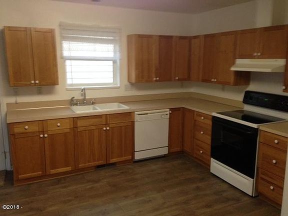 3rd image of 536 SE Neptune Ave