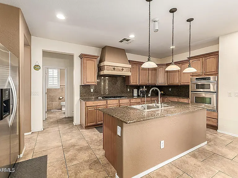 2858 E Shannon St — Photo 27