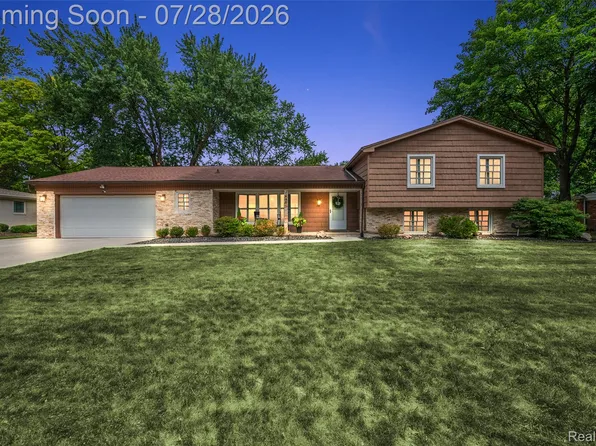 7435 Saint Auburn Dr, Bloomfield Hills, MI 48301