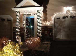 61 Hoag Ln, Aston, PA 19014