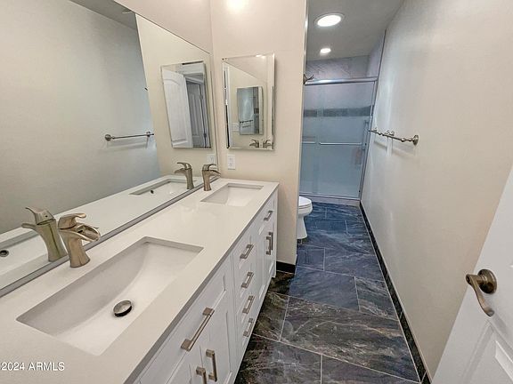 5th image of 2038 E MARCONI Avenue