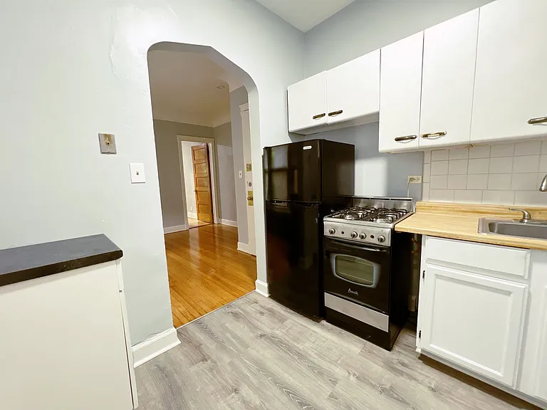 815 W Belle Plaine Ave #1R — Photo 3