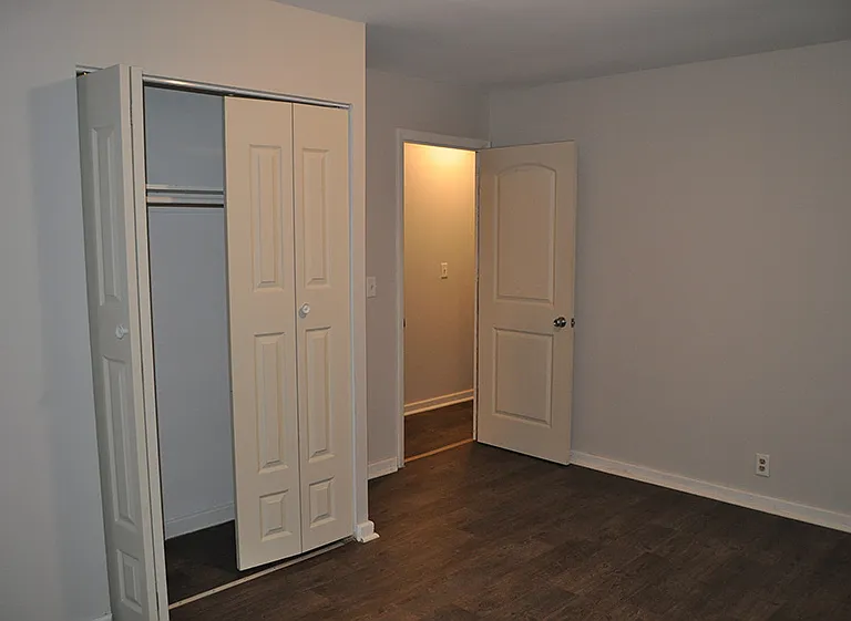 1703 Deerwood Dr — Photo 2